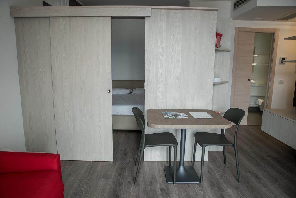 Residenza Luigina Apartman Varenna Szoba fotó