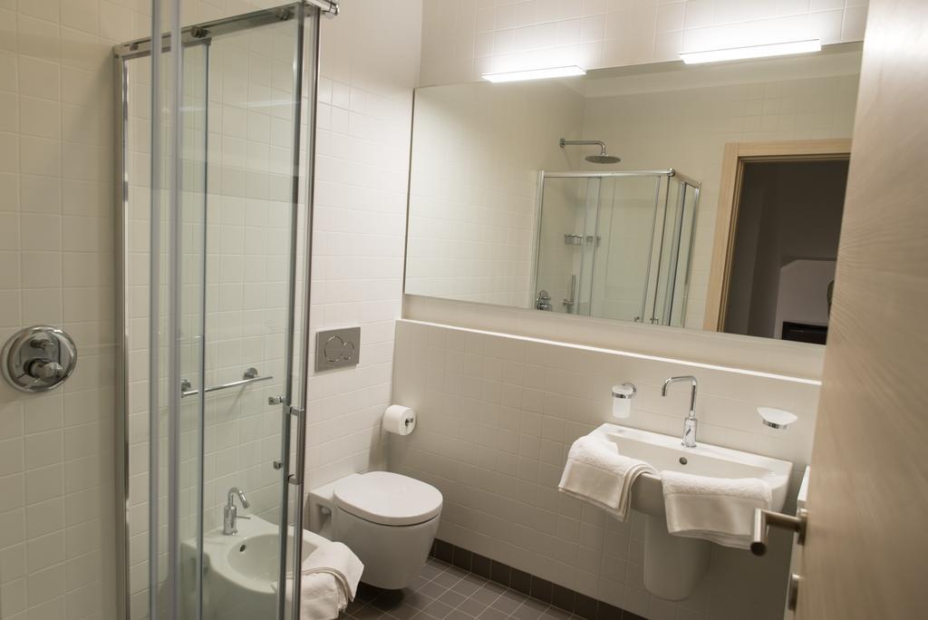 Residenza Luigina Apartman Varenna Szoba fotó